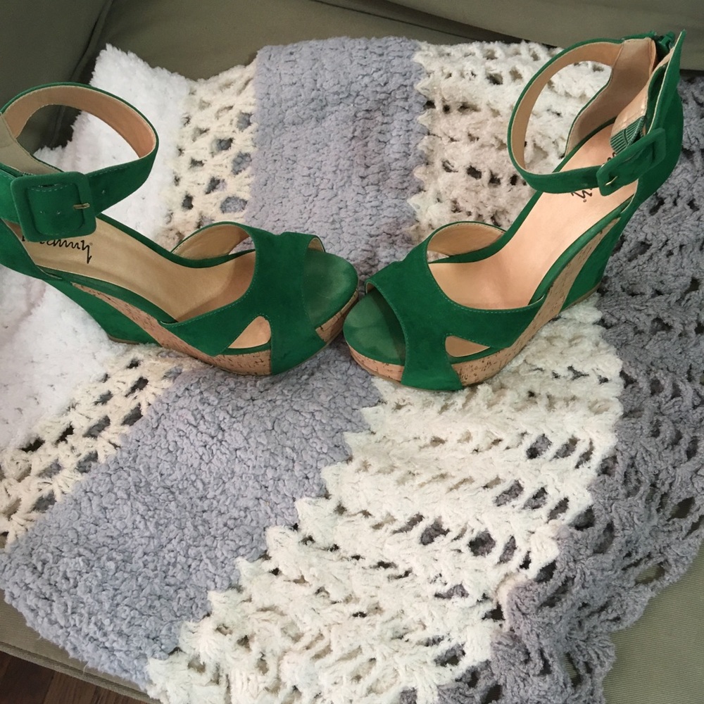 Shoe - Picture 3 of 4